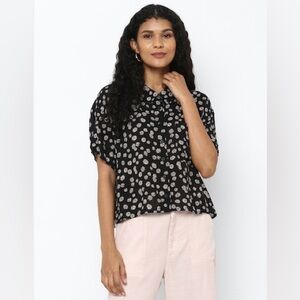 American Eagle Women Black Flower Button Up Shirt
